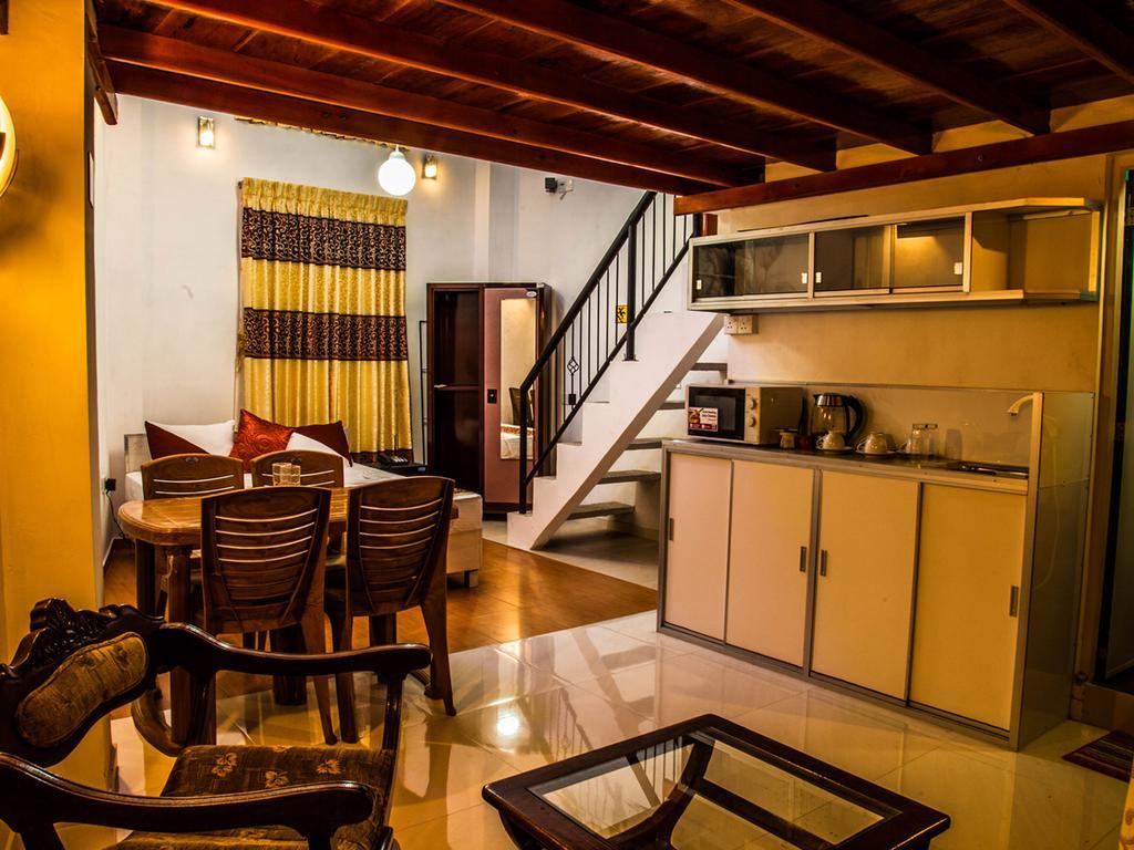 Gt Homes Peradeniya Luaran gambar