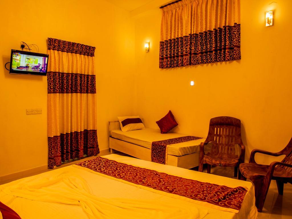 Gt Homes Peradeniya Luaran gambar