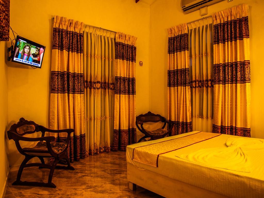 Gt Homes Peradeniya Luaran gambar